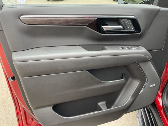 2025 Chevrolet Tahoe Premier photo 2