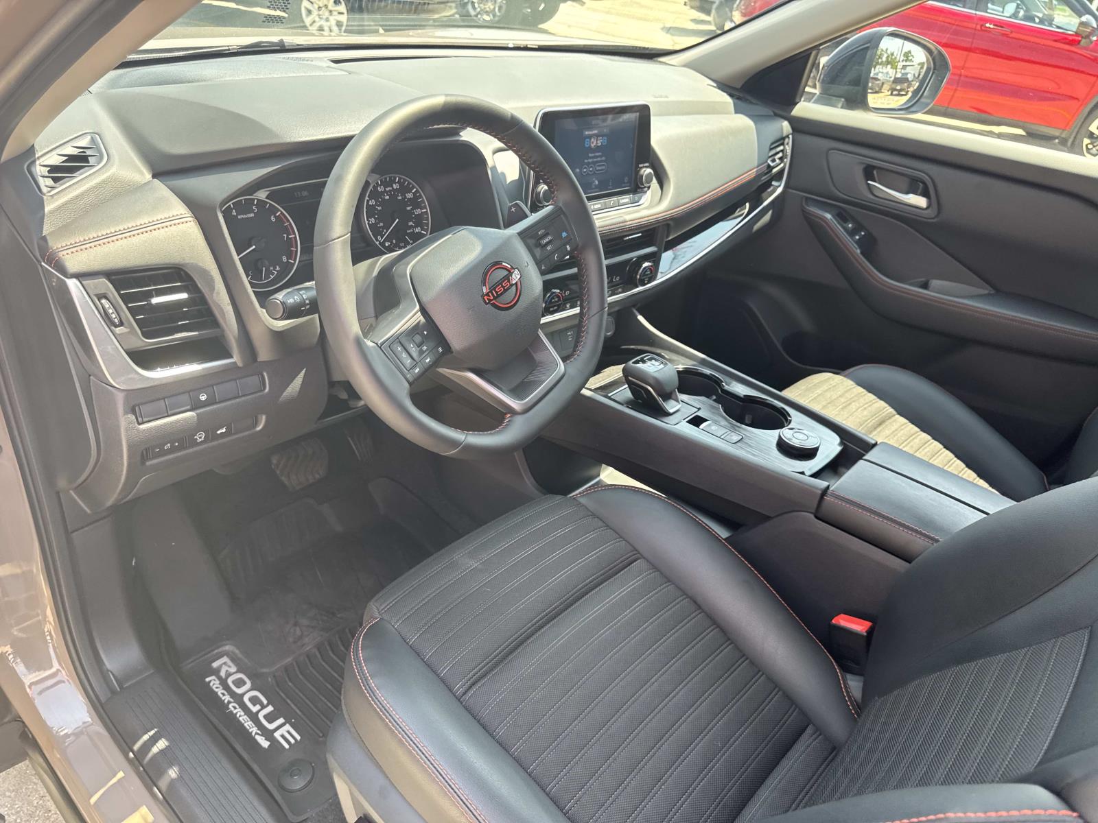 2025 Nissan Rogue SV photo 16