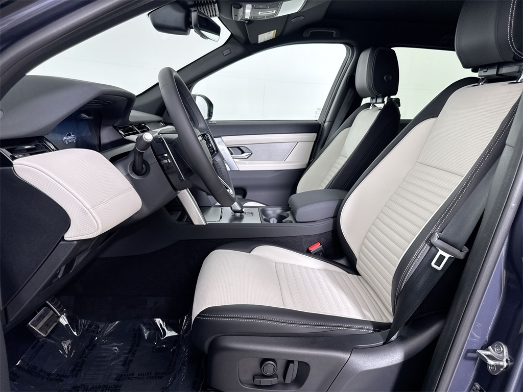 2025 Land Rover Discovery Sport SE photo 11