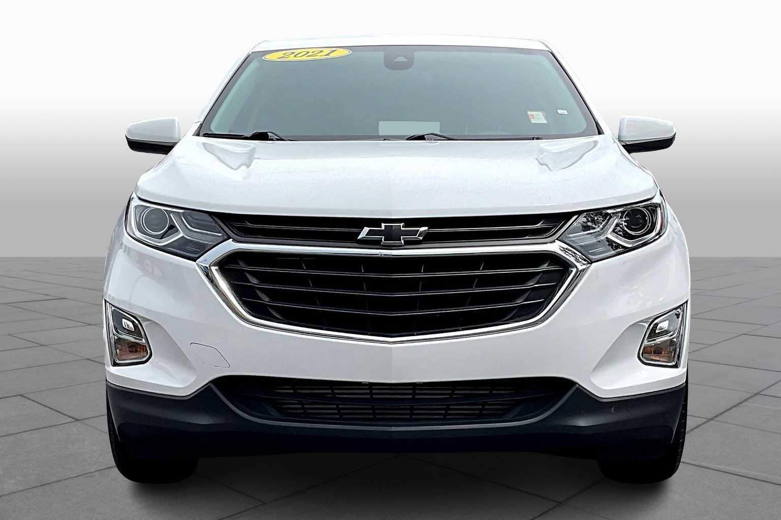 2021 Chevrolet Equinox LT photo 2