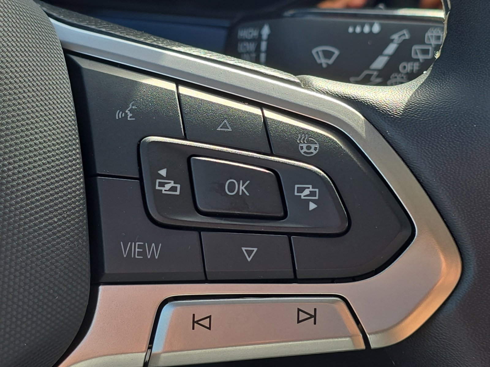 2024 Volkswagen Taos SE photo 21