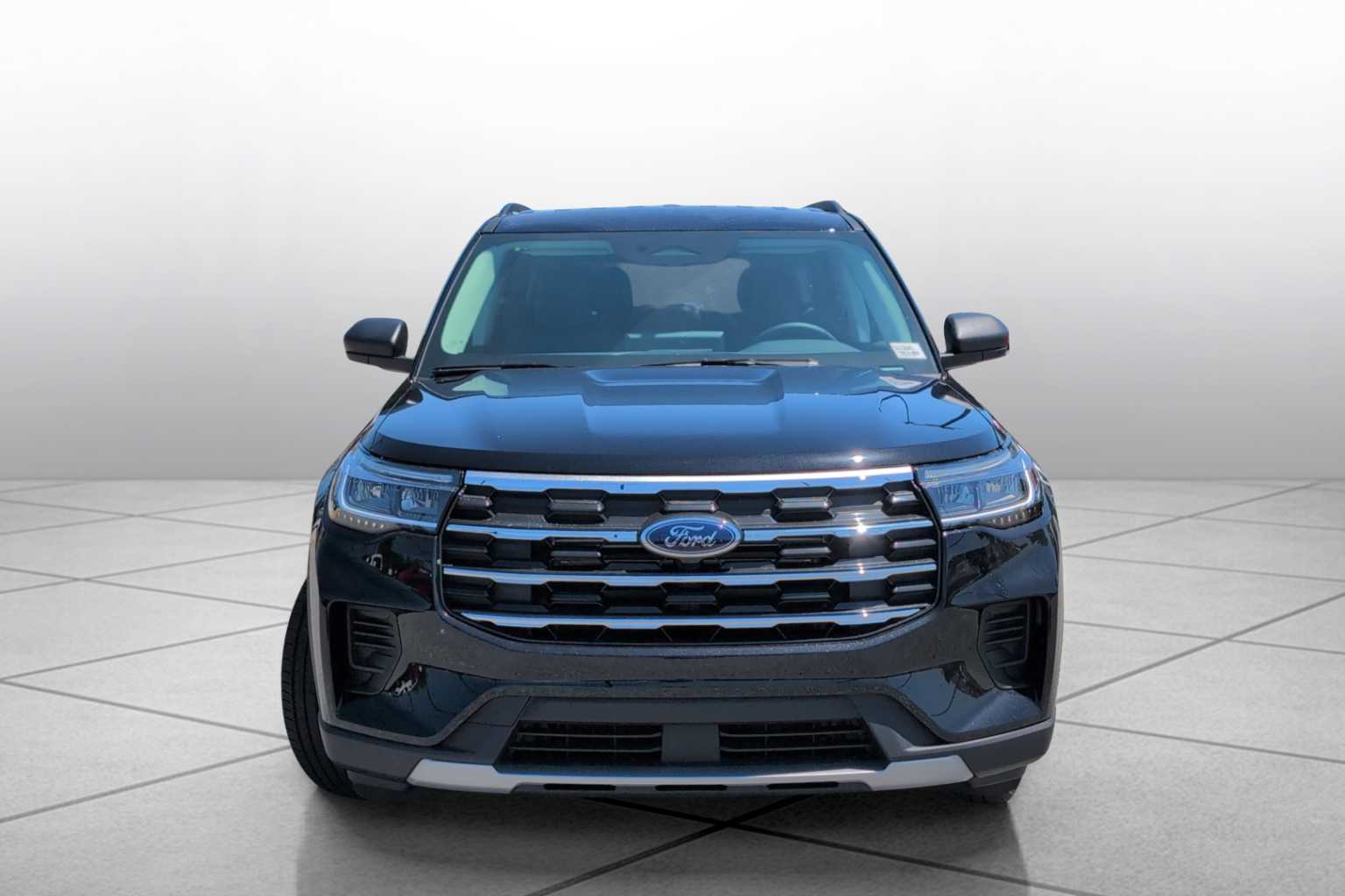 2025 Ford Explorer photo 2