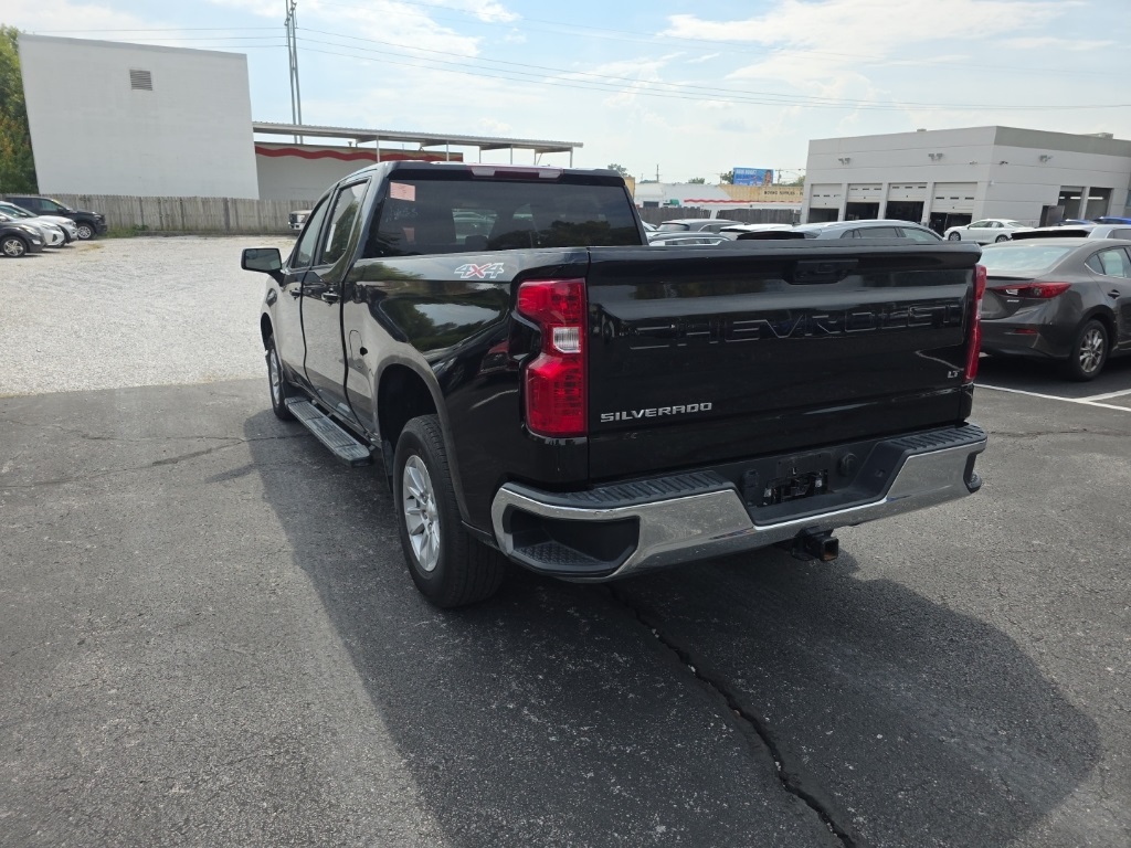 2023 Chevrolet Silverado 1500 LT photo 3