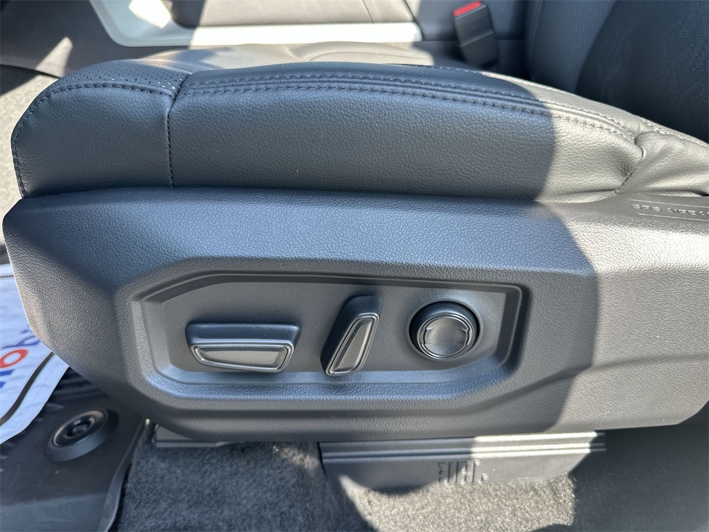 2025 Toyota Sequoia Platinum photo 11