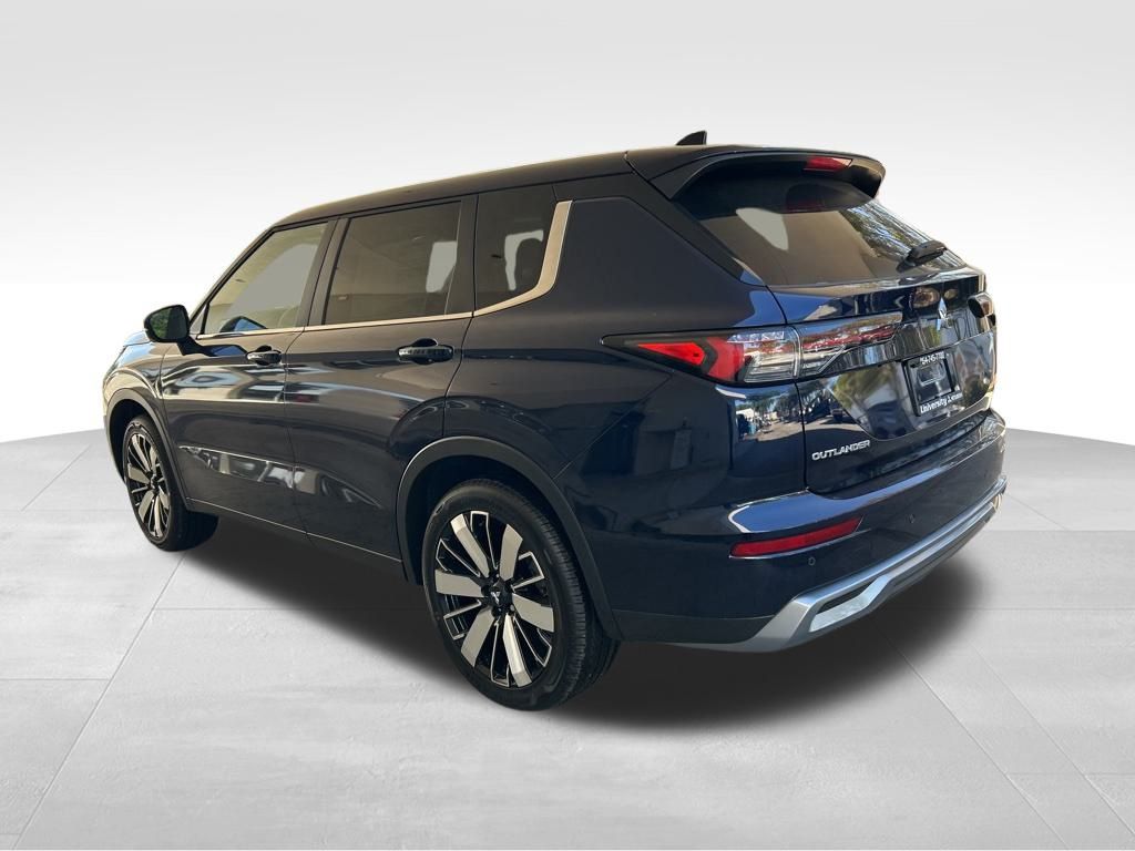 2025 Mitsubishi Outlander SE photo 3