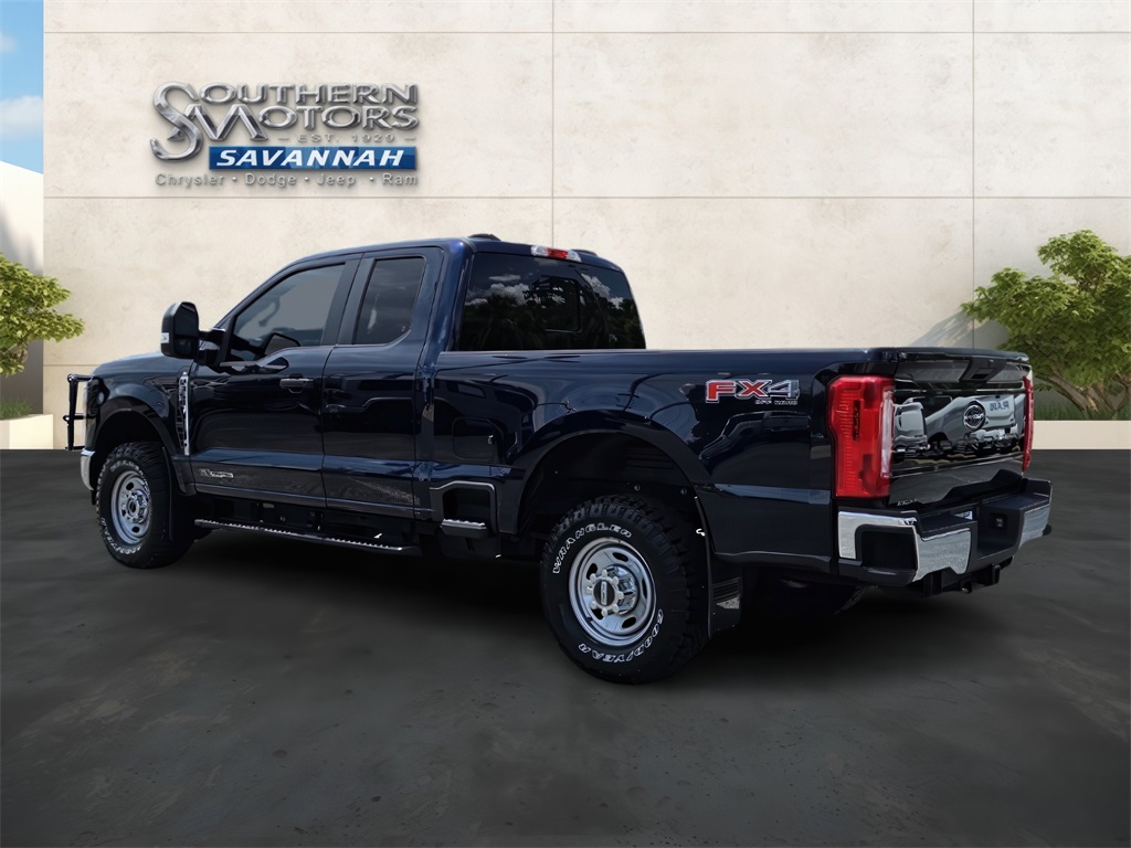 2023 Ford F-350 XL photo 3
