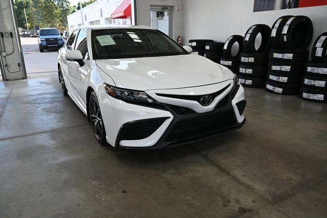 2022 Toyota Camry SE photo 3