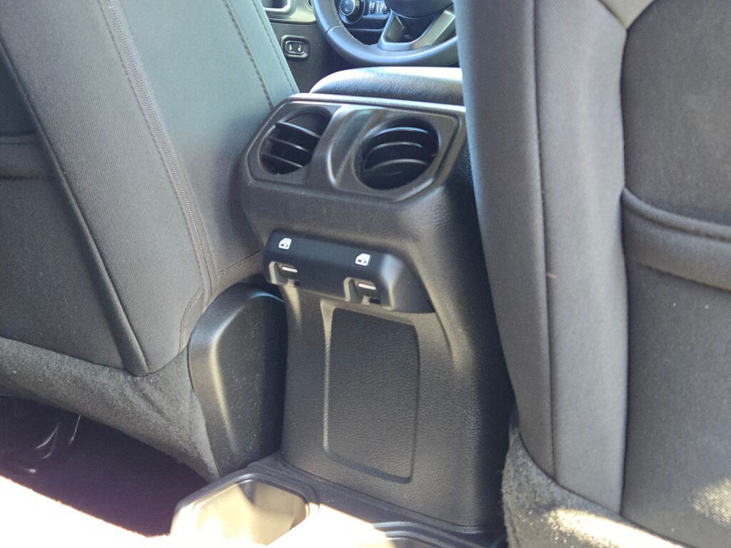 2022 Jeep Gladiator Altitude photo 12
