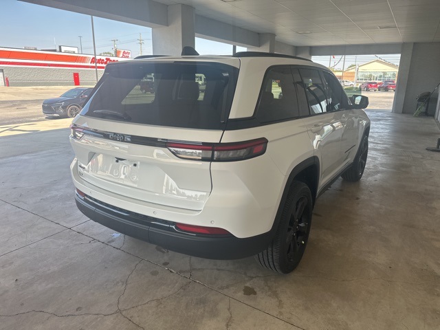 2025 Jeep Grand Cherokee Altitude photo 5