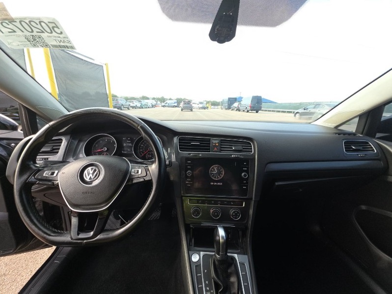 2018 Volkswagen Golf SportWagen SE photo 12