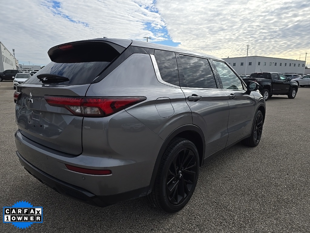 2022 Mitsubishi Outlander Black Edition LE SEL GT photo 3