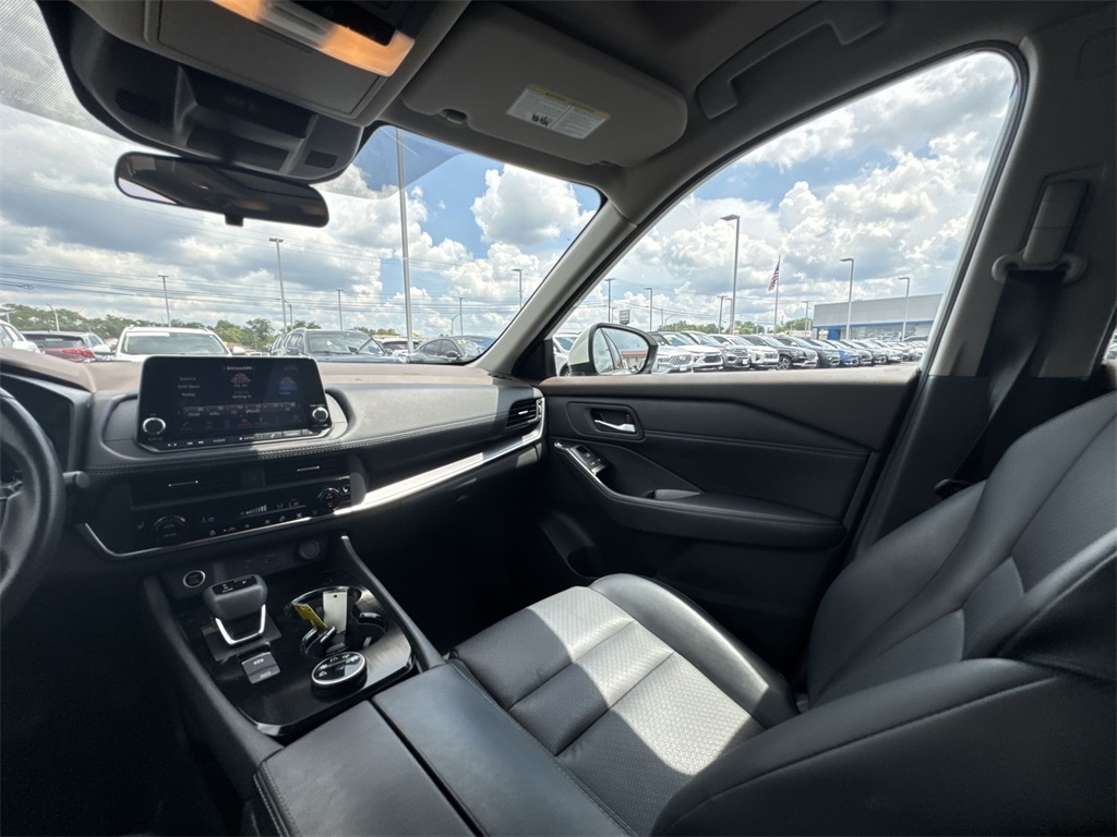 2023 Nissan Rogue SV photo 10