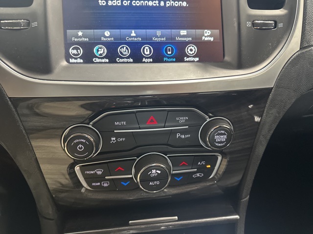 2022 Chrysler 300 Touring L photo 25