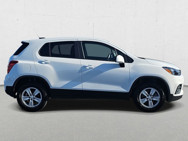 2022 Chevrolet Trax LS photo 4