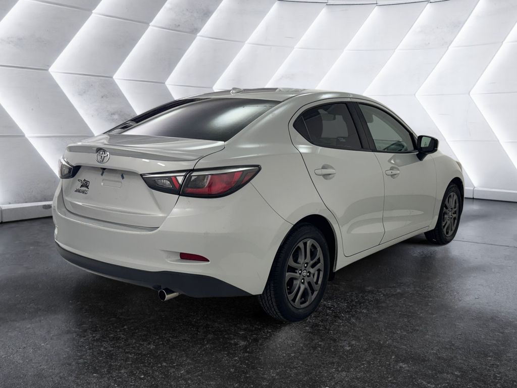 2020 Toyota Yaris L photo 4