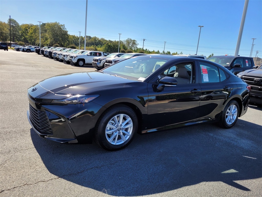 2025 Toyota Camry LE photo 3