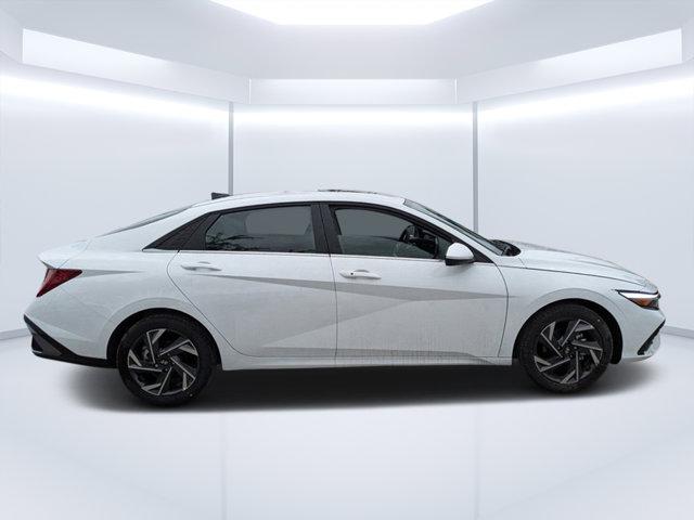 2025 Hyundai Elantra SEL Convenience photo 2