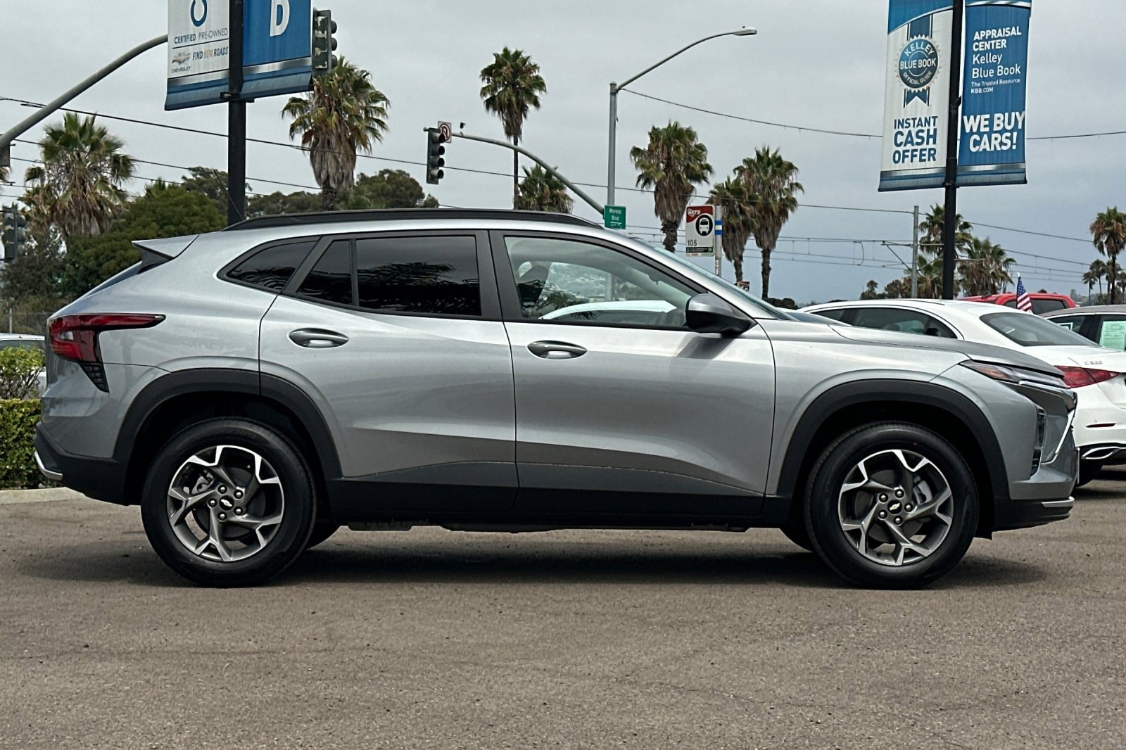 2025 Chevrolet Trax LT photo 3