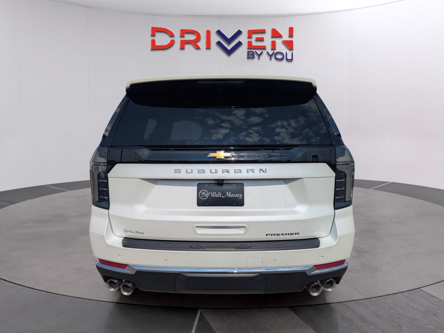 2025 Chevrolet Suburban Premier photo 2