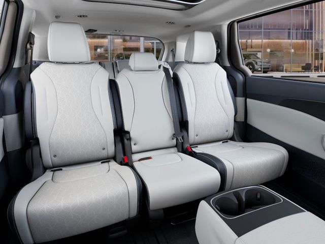 2026 Kia Carnival SX photo 16