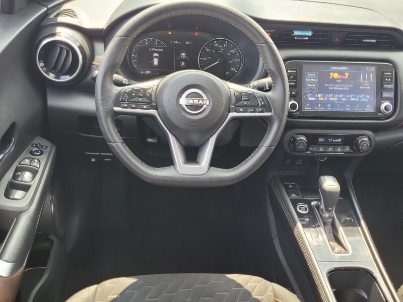 2023 Nissan Kicks SR photo 7