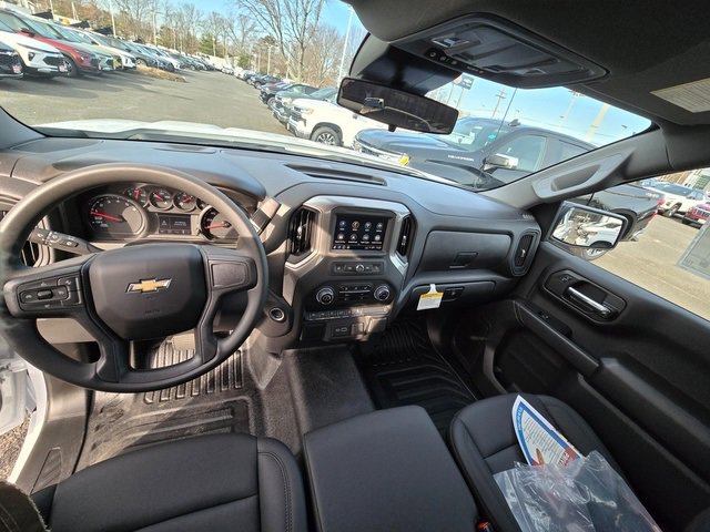 2025 Chevrolet Silverado 1500 photo 2