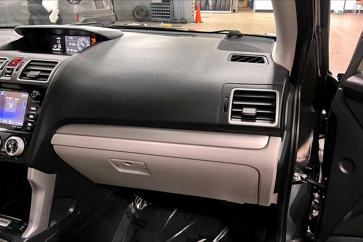 2018 Subaru Forester Premium photo 17