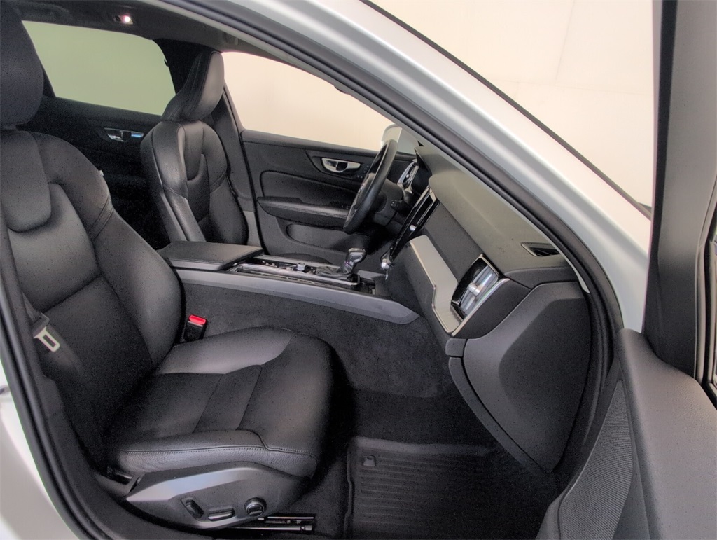 2021 Volvo V60 Cross Country T5 photo 16
