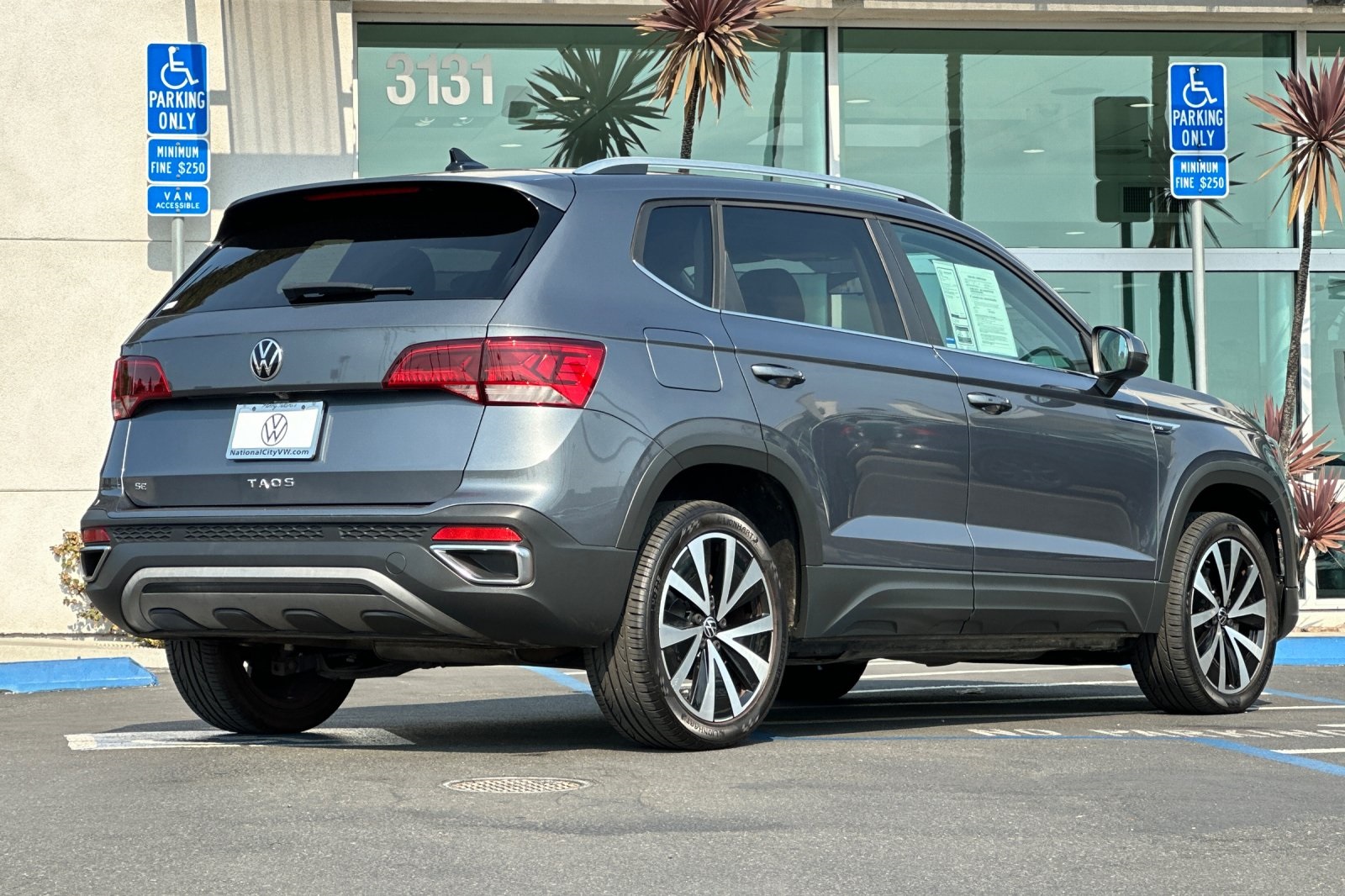 2022 Volkswagen Taos SE photo 3