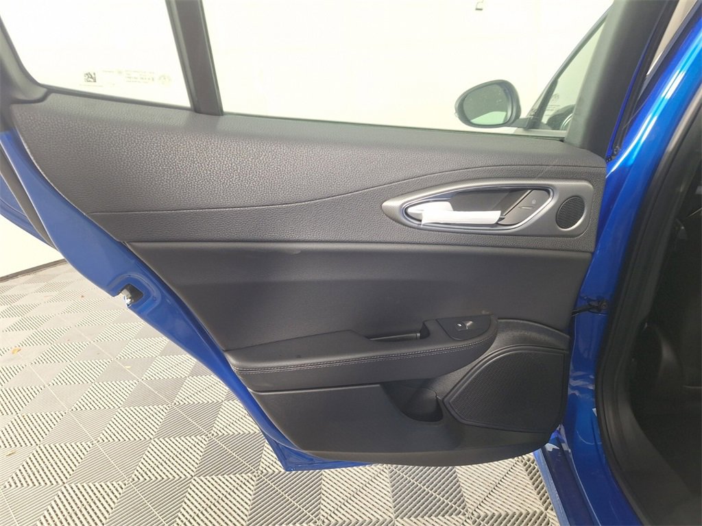 2025 Alfa Romeo Giulia Base photo 13