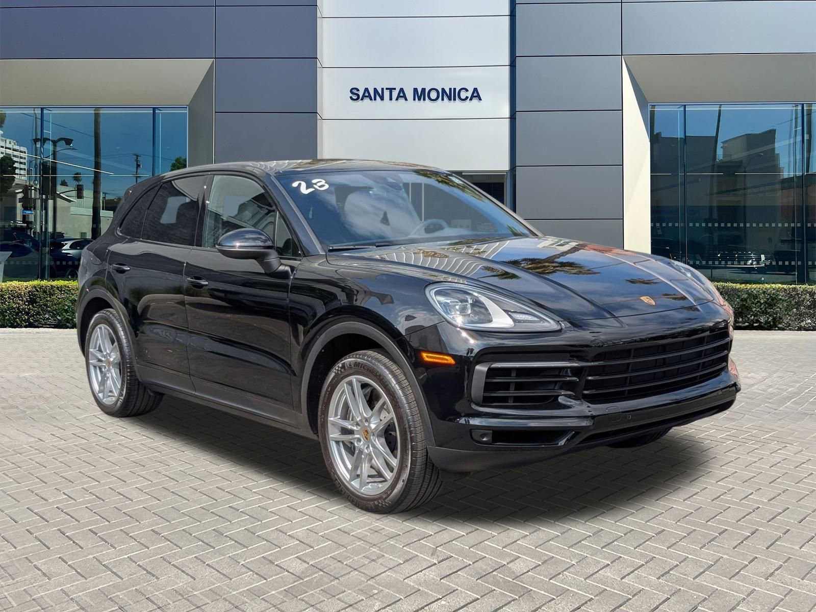 2023 Porsche Cayenne Platinum Edition photo 3