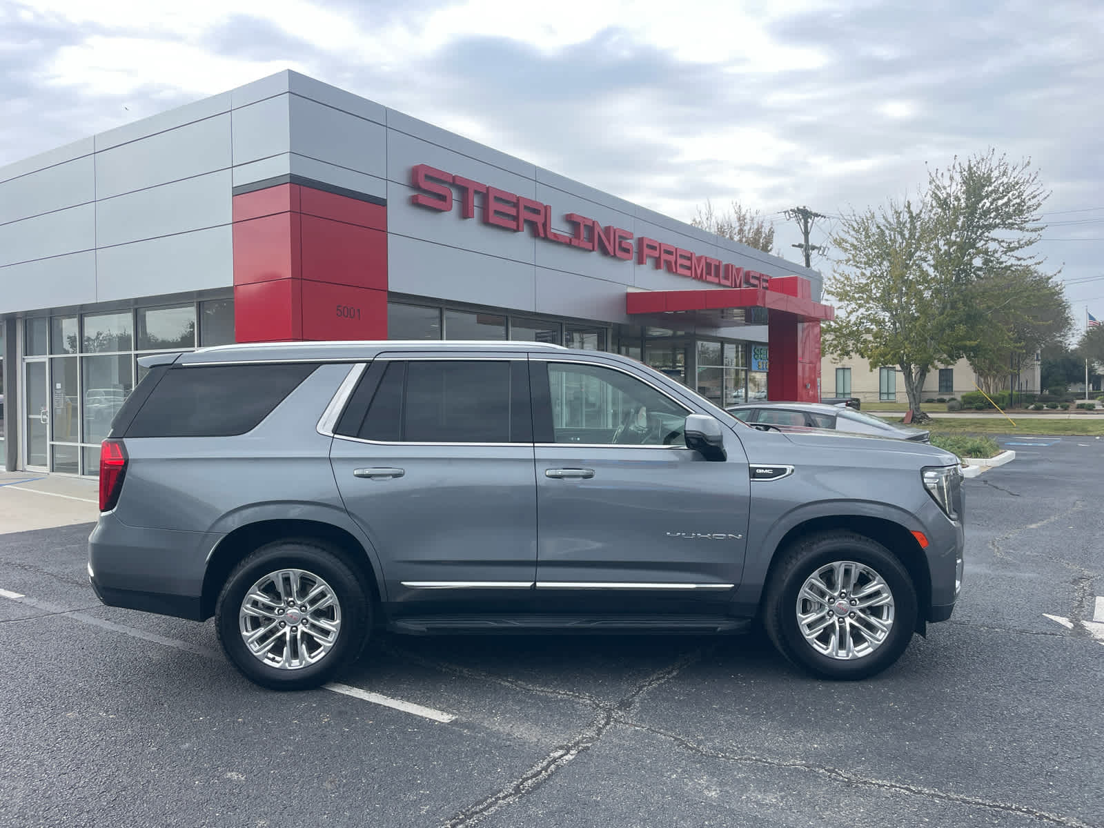 2022 GMC Yukon SLT's photo