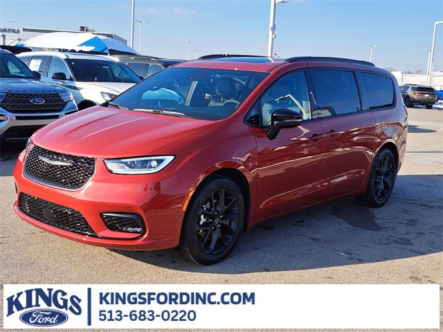 2026 Chrysler Pacifica Limited's photo