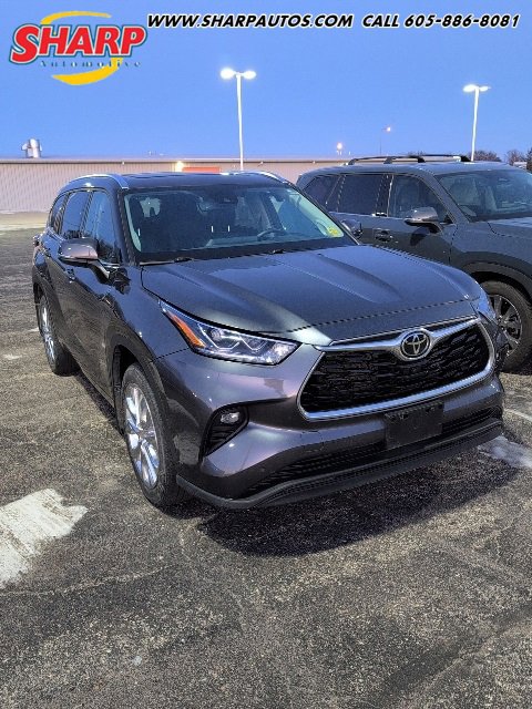 2022 Toyota Highlander Limited's photo