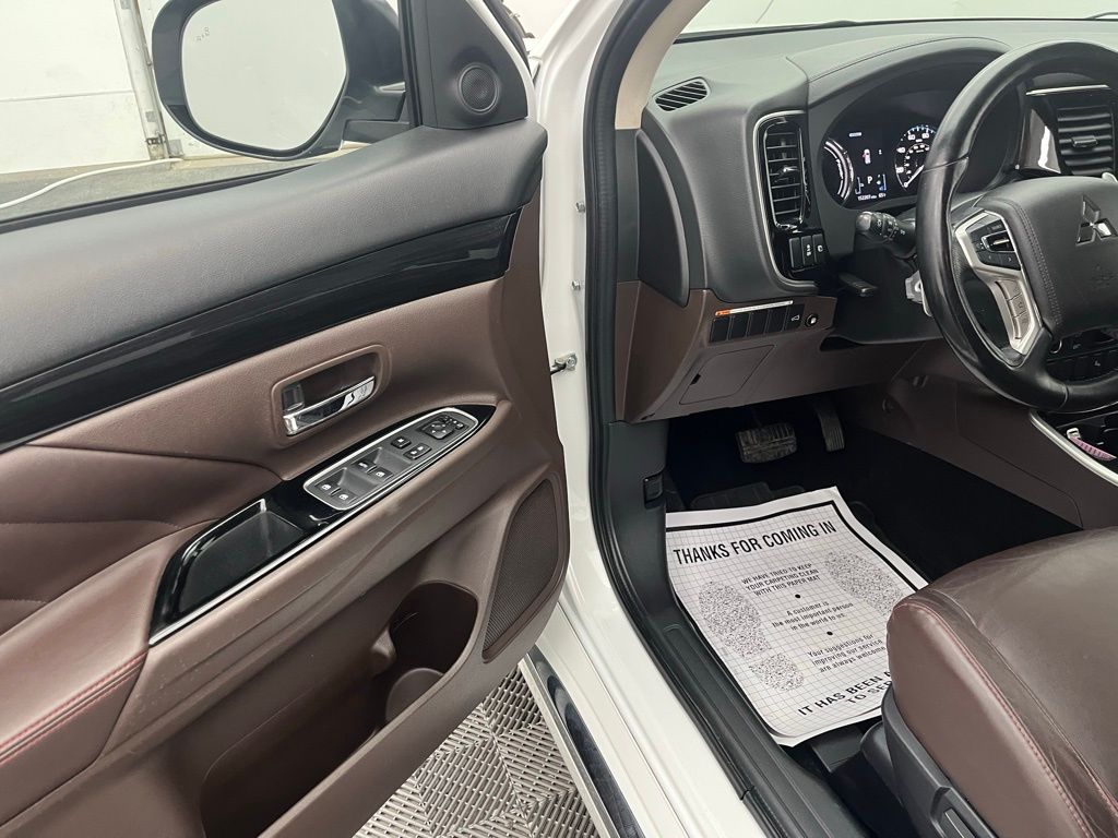 2018 Mitsubishi Outlander PHEV SEL photo 9