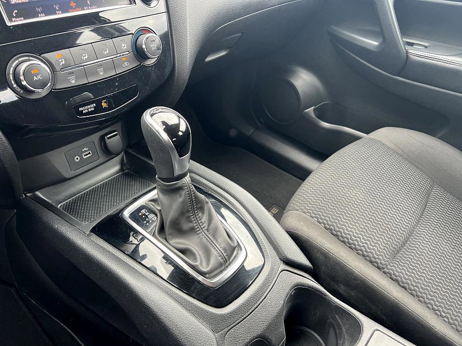 2022 Nissan Rogue Sport S photo 24