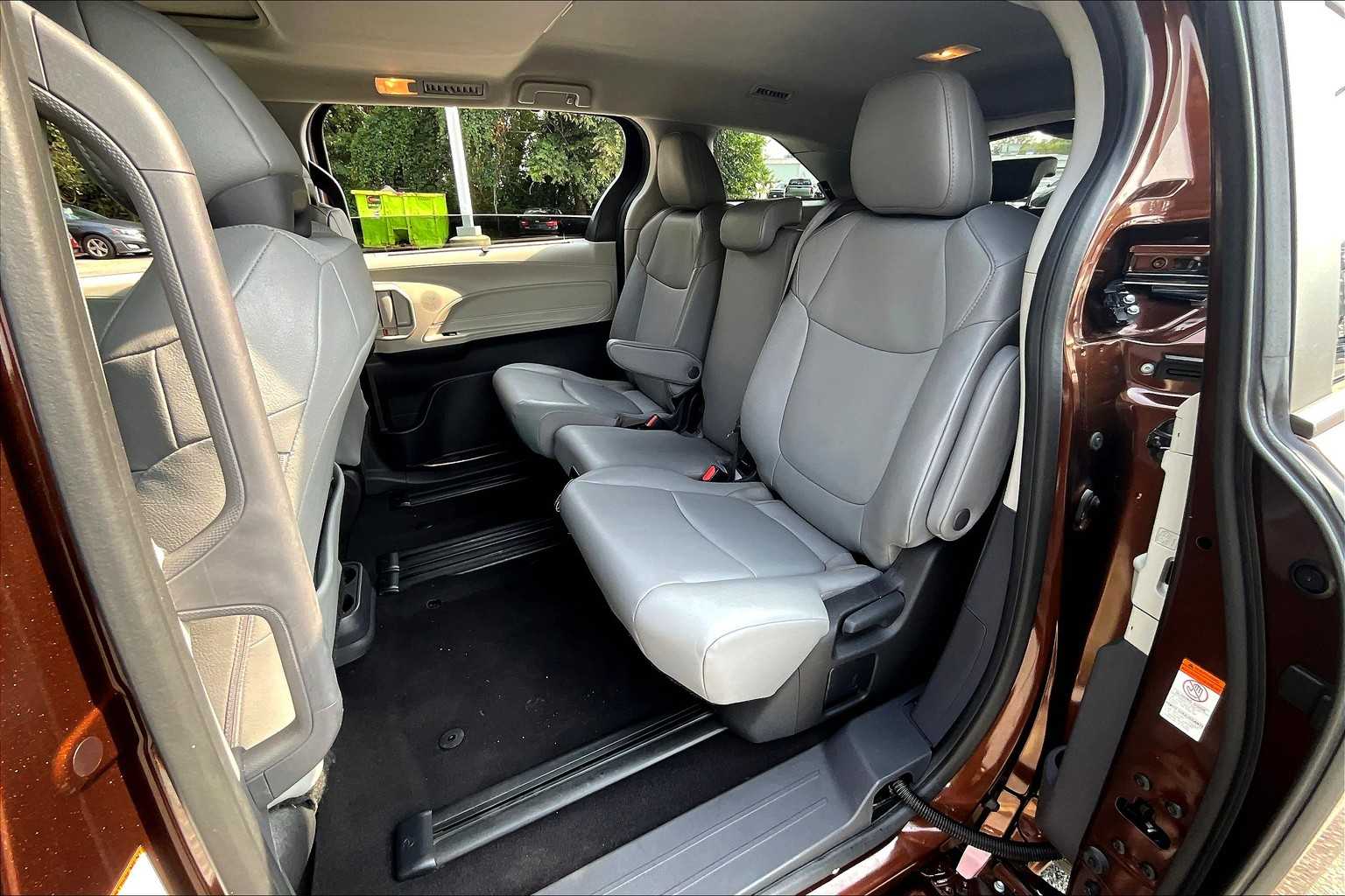 2024 Toyota Sienna XLE photo 18