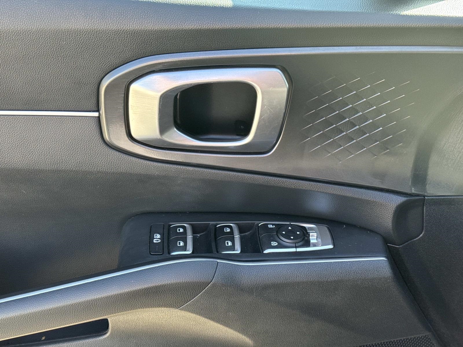 2023 Kia Sorento LX photo 17