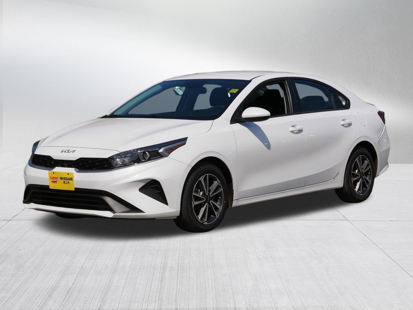 2023 Kia Forte LXS photo 3