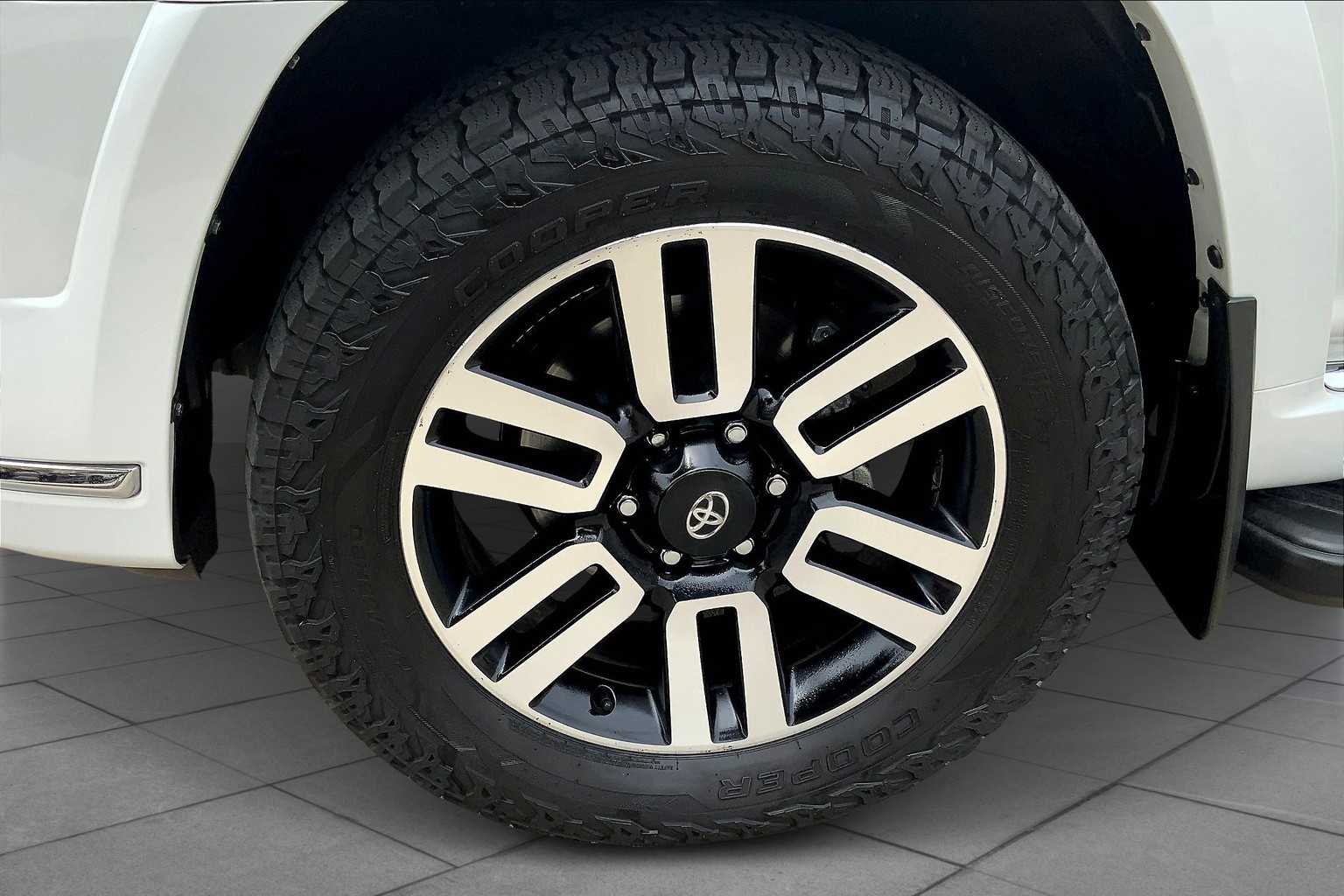 2024 Toyota 4Runner Limited photo 10