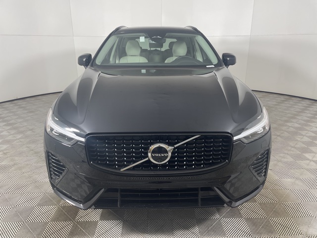 2025 Volvo XC60 T8 Plus photo 4