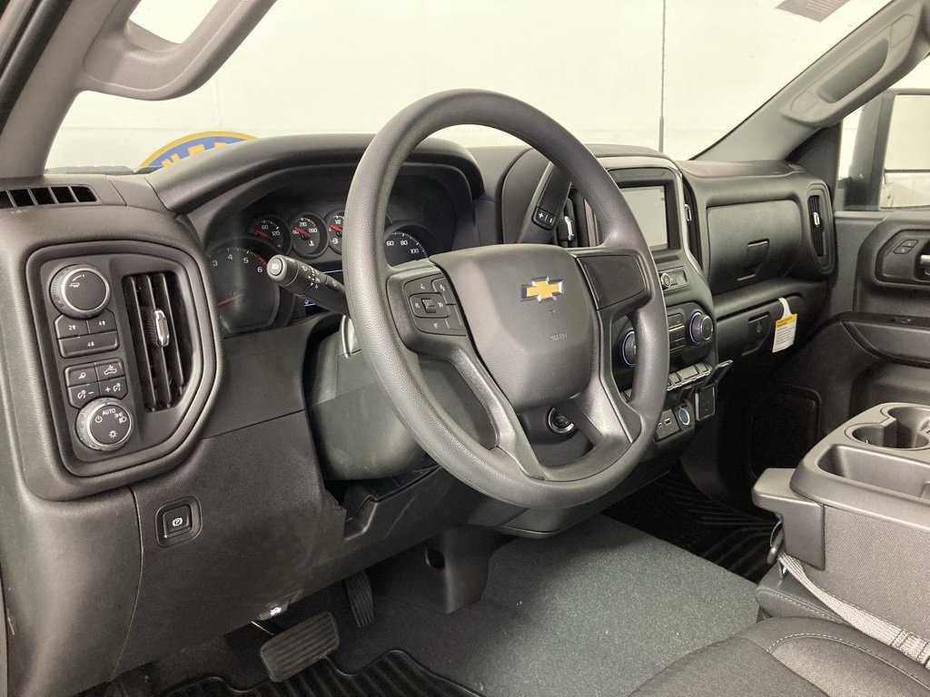 2025 Chevrolet Silverado 2500HD Custom photo 12