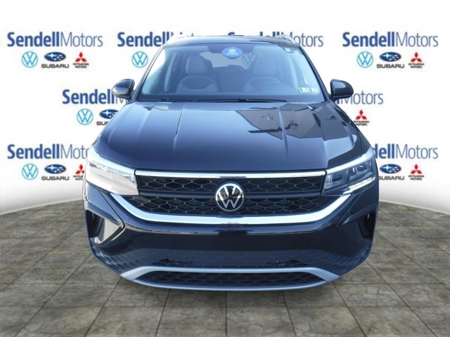 2024 Volkswagen Taos SE photo 3