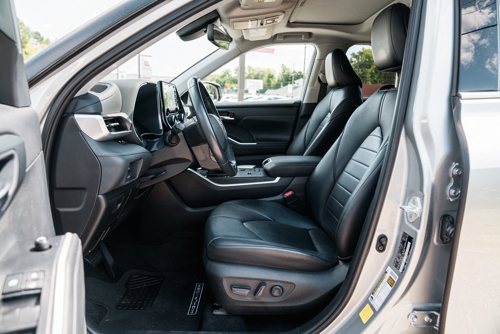 2021 Toyota Highlander XLE photo 24