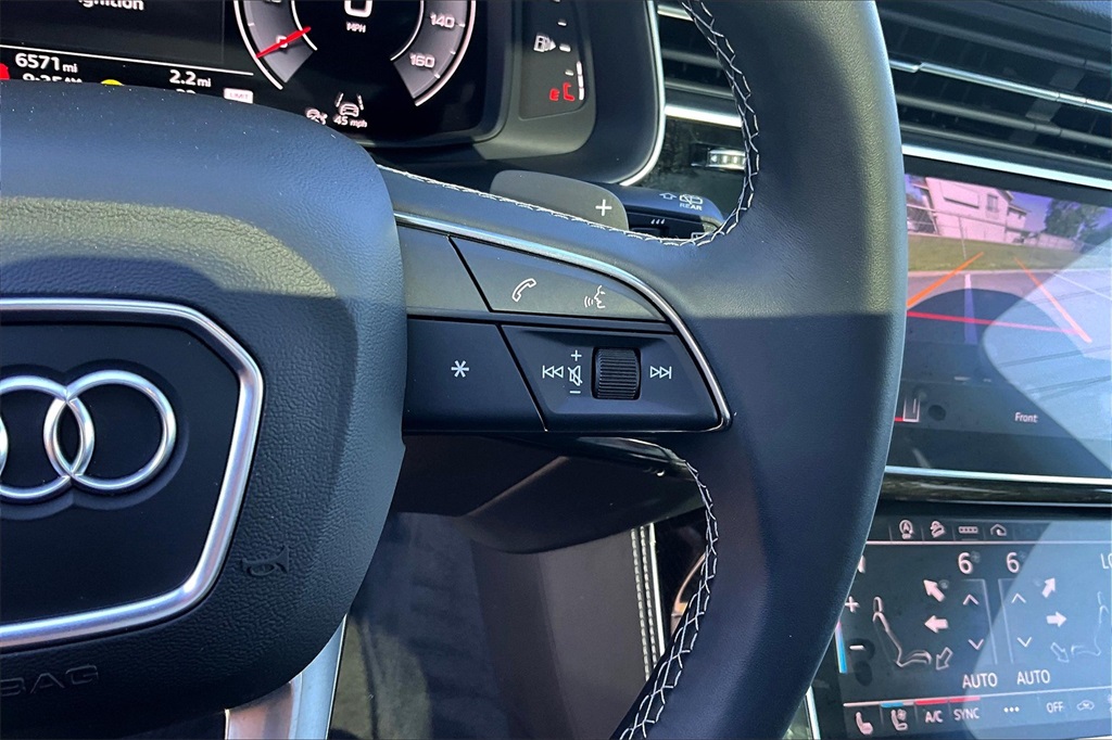 2025 Audi Q7 55 Premium Plus photo 9