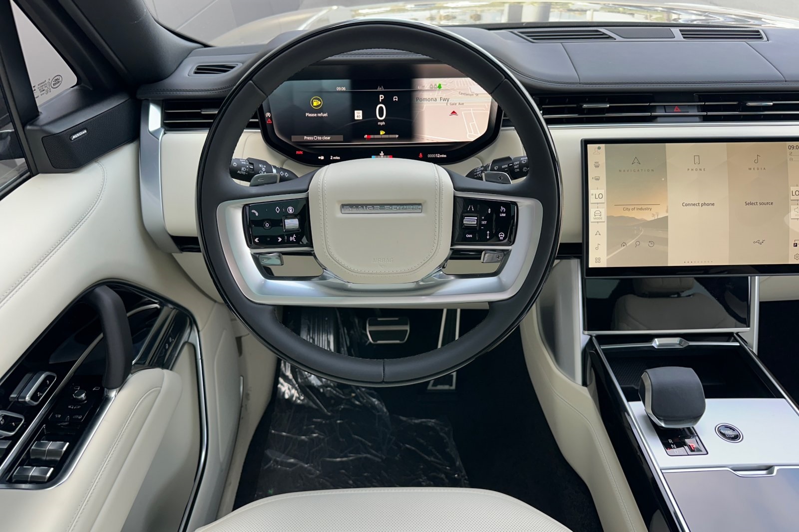 2025 Land Rover Range Rover SE photo 15