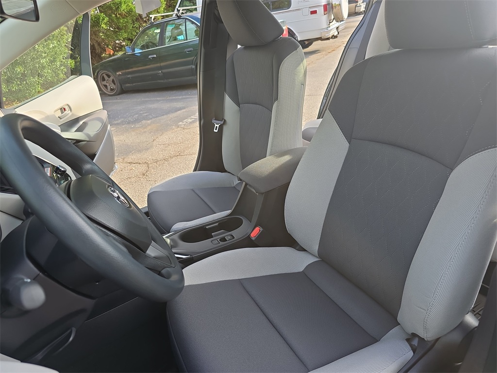 2025 Toyota Corolla LE photo 13