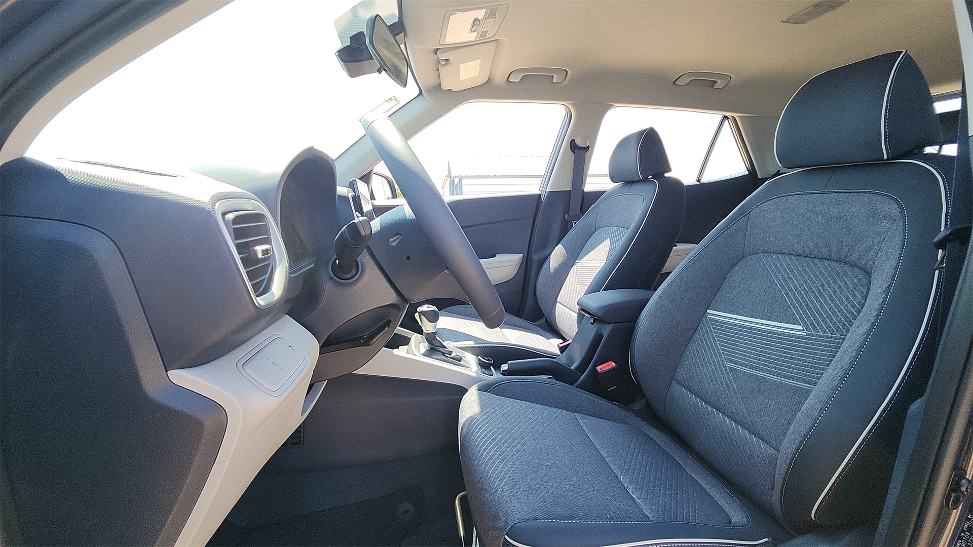 2025 Hyundai Venue Limited photo 10