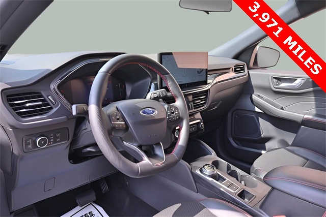 2025 Ford Escape ST-Line Select photo 2