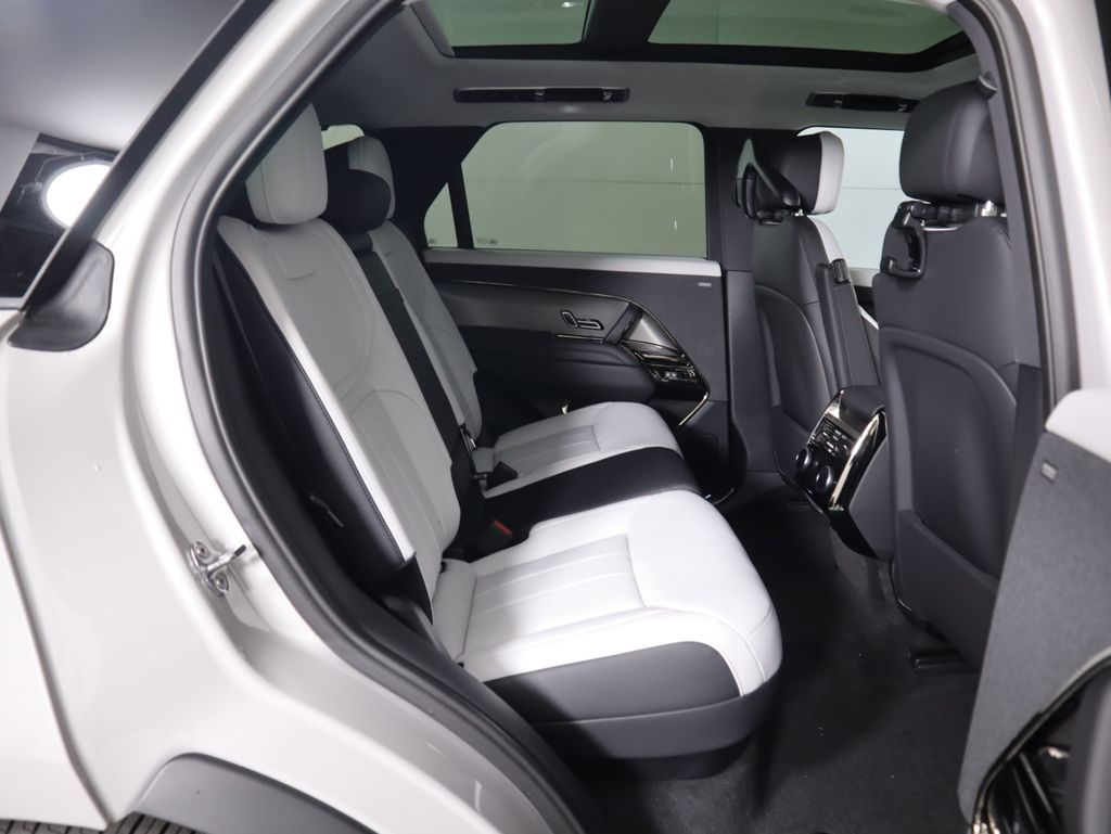2025 Land Rover Range Rover Sport SE photo 19